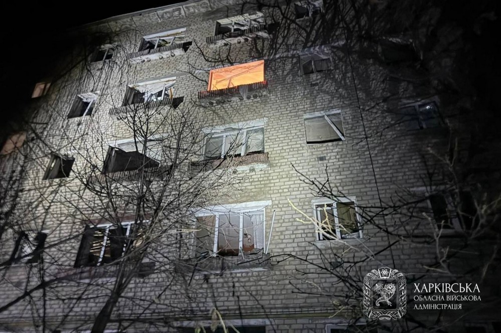 Є вбиті і поранена, вдалося врятувати песика: ворог скинув 4 бомби на Ізюм (фото, відео)