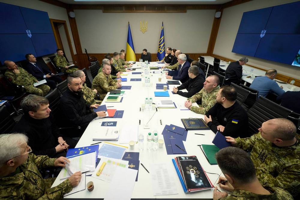 «Сфокусовано на всіх питаннях щодо дронів»: Зеленський провів Ставку 1 «Сфокусовано на всіх питаннях щодо дронів»: Зеленський провів Ставку