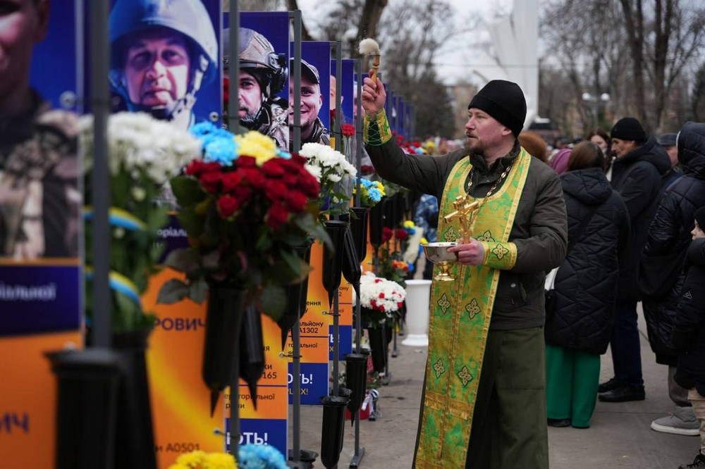 У Кривому Розі сьогодні відкрили вже шосту Алею Слави полеглим Захисникам (фото)