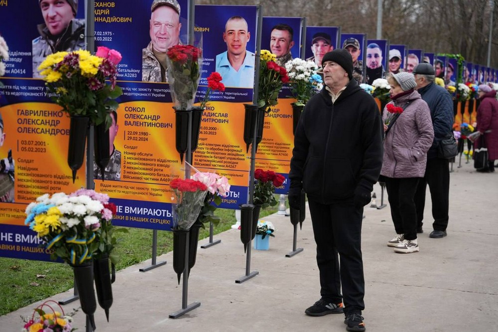 У Кривому Розі сьогодні відкрили вже шосту Алею Слави полеглим Захисникам (фото)