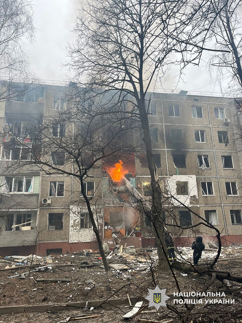 Безпілотник вдарив по багатоповерхівці в Чернігові - є загиблий і постраждалі