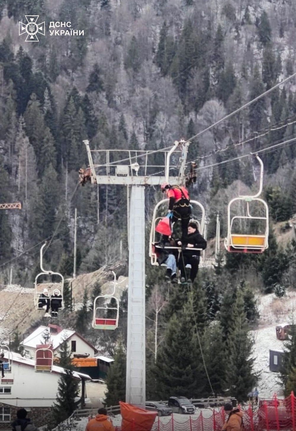 На горі Захар Беркут на Львівщині зупинився підйомник: фото