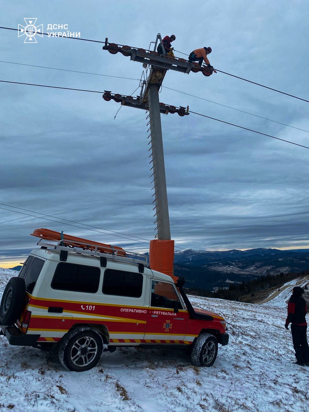 На горі Захар Беркут на Львівщині зупинився підйомник: фото