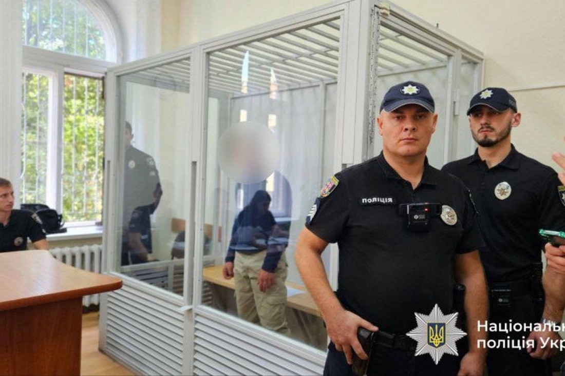 Двоє підлітків 15 і 16 років загинули від ножових поранень. У скоєнні вбивства підозрюють чоловіка, який раніше працював вчителем у Шаргороді на Вінниччині. 