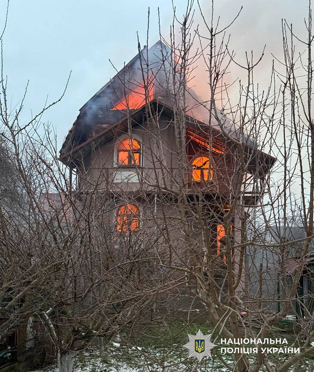 Майже всю ніч і вранці триває масштабна атака на Київ: багато влучань у житлові багатоповерхівки (фото, відео)