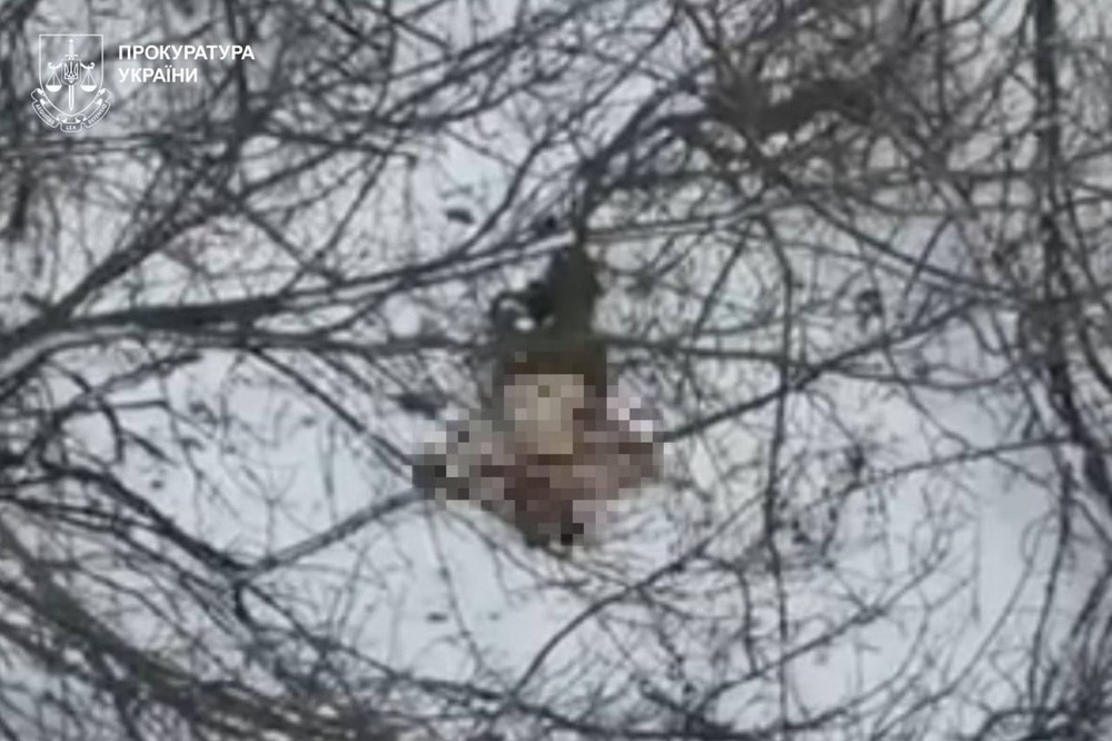 Змусили роздягнутися перед смертю і забрали одяг: окупанти розстріляли українських військовополонених у селі Шахове 1 Окупанти розстріляли українських військовополонених у селі Шахове під Покровськом. Прокуратура розпочала розслідування. Черговий воєнний злочин прокоментував омбудсман.