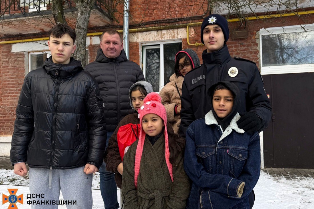 Вся різдвяна коляда пішла під лід: як рятували дітей під час події на Івано-Франківщині 1 Вся різдвяна коляда пішла під лід: як рятували дітей під час події на Івано-Франківщині