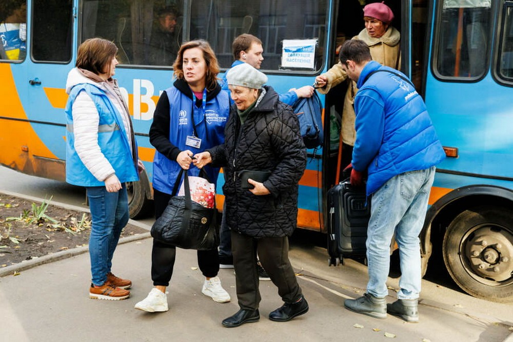 Оголошена обов’язкова евакуація ще з 44 населених пунктів Дніпропетровщини: список і куди звертатися