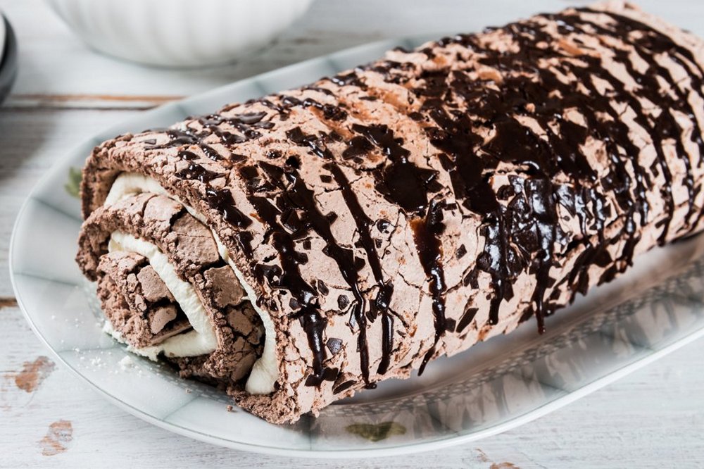 Рецепт дня: «Шоколадний меренговий рулет» - ідеальний десерт Рецепт дня: «Шоколадний меренговий рулет» - ідеальний десерт