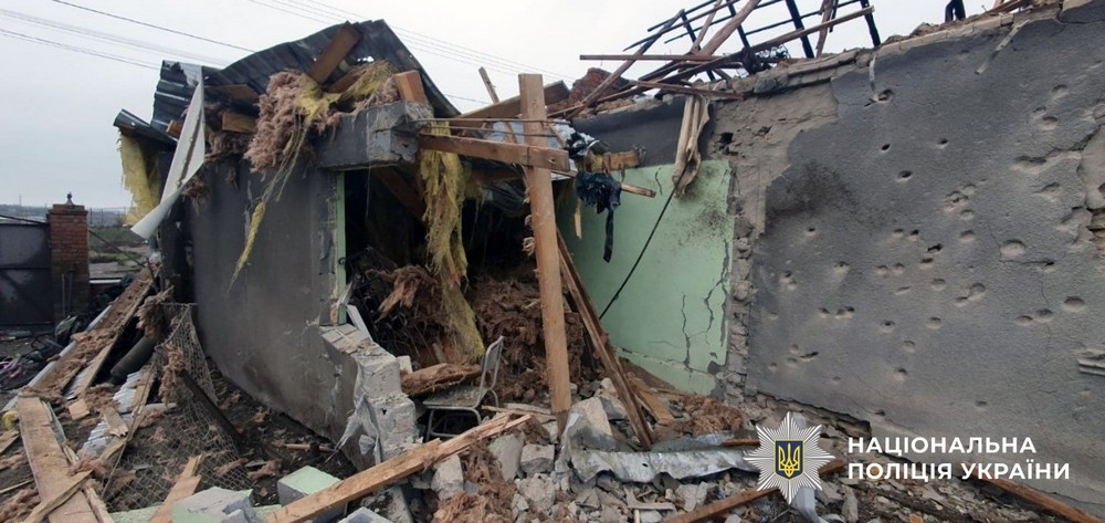 14 поранених, 119 понівечених будинків, розбито школу, лікарню, магазин, АЗС – ворог жорстоко обстріляв Херсонщину (фото)