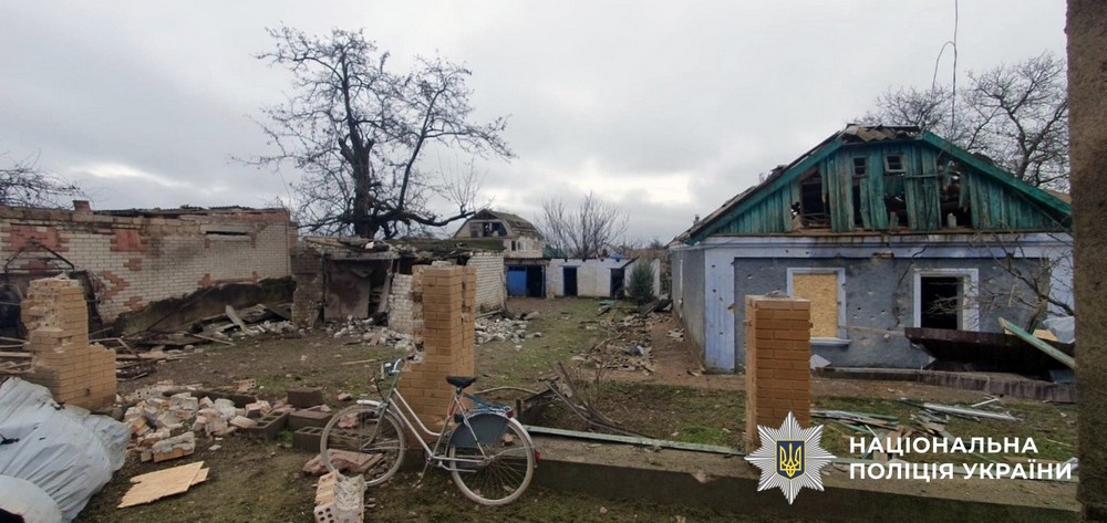 14 поранених, 119 понівечених будинків, розбито школу, лікарню, магазин, АЗС – ворог жорстоко обстріляв Херсонщину (фото)