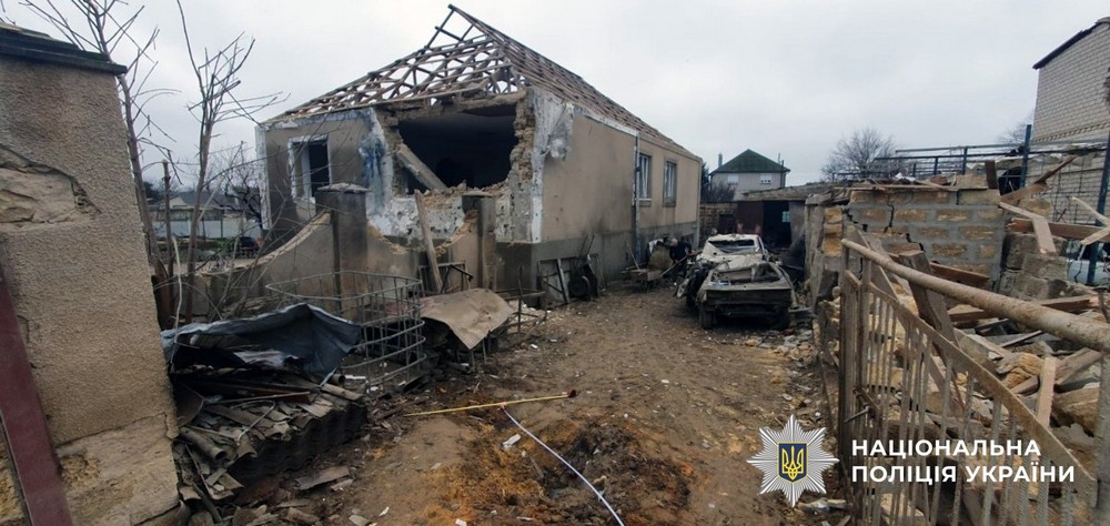 14 поранених, 119 понівечених будинків, розбито школу, лікарню, магазин, АЗС – ворог жорстоко обстріляв Херсонщину (фото)