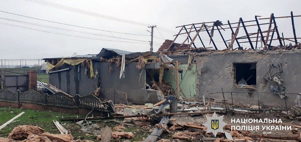 14 поранених, 119 понівечених будинків, розбито школу, лікарню, магазин, АЗС – ворог жорстоко обстріляв Херсонщину (фото)
