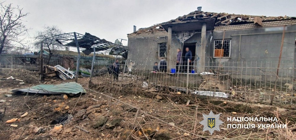 14 поранених, 119 понівечених будинків, розбито школу, лікарню, магазин, АЗС – ворог жорстоко обстріляв Херсонщину (фото)