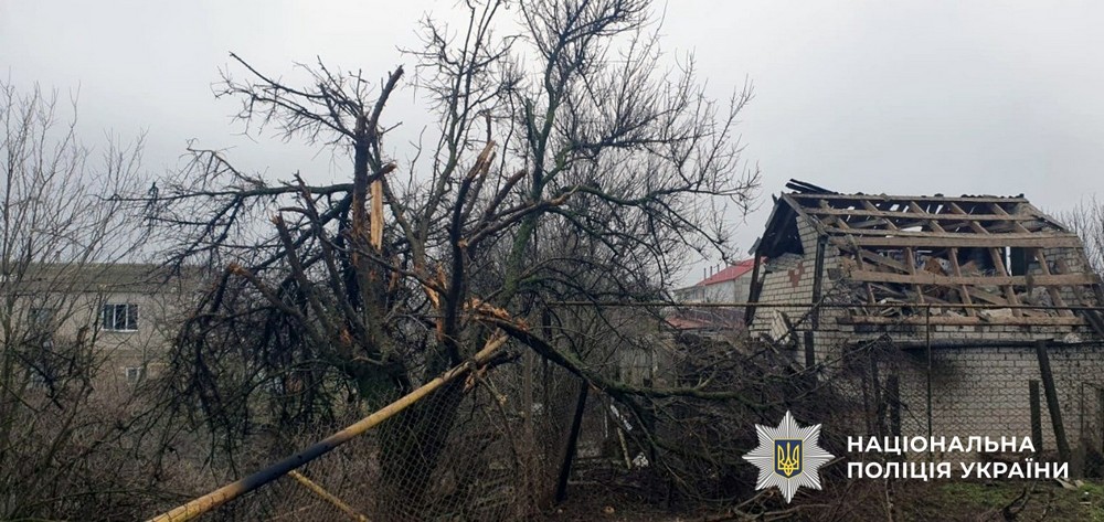 14 поранених, 119 понівечених будинків, розбито школу, лікарню, магазин, АЗС – ворог жорстоко обстріляв Херсонщину (фото)