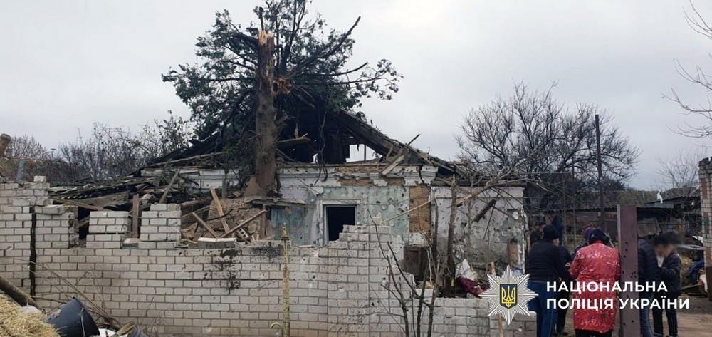 14 поранених, 119 понівечених будинків, розбито школу, лікарню, магазин, АЗС – ворог жорстоко обстріляв Херсонщину (фото)