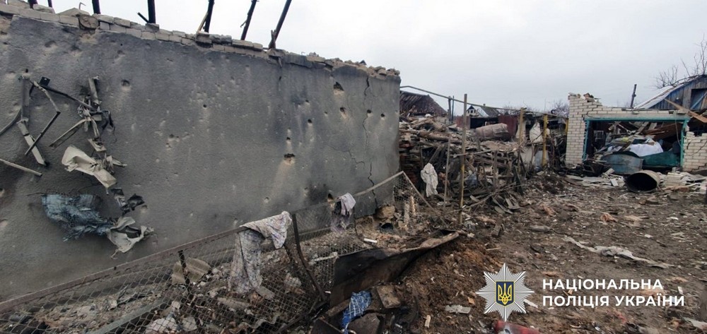 14 поранених, 119 понівечених будинків, розбито школу, лікарню, магазин, АЗС – ворог жорстоко обстріляв Херсонщину (фото)