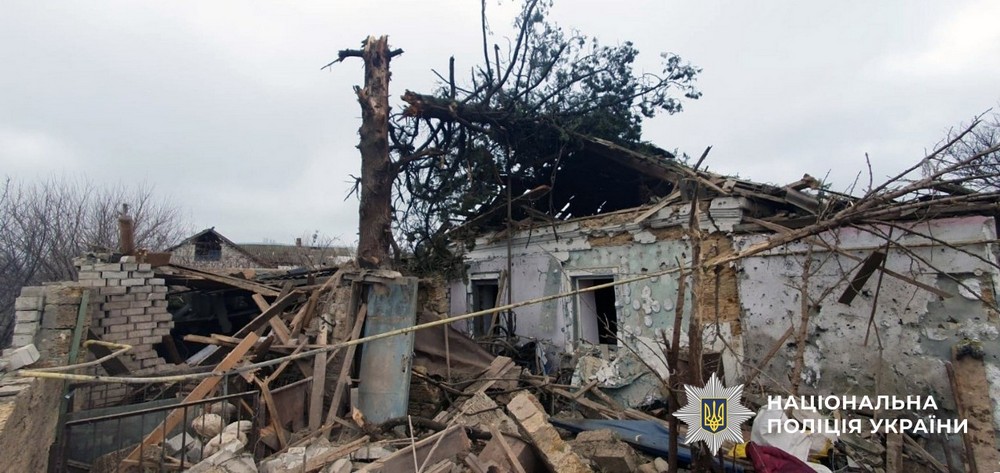 14 поранених, 119 понівечених будинків, розбито школу, лікарню, магазин, АЗС – ворог жорстоко обстріляв Херсонщину (фото)