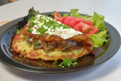 Рецепт дня: «Панський дерун з фаршем та грибами»