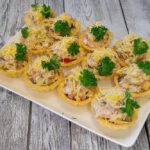 Рецепт дня: «Салат з куркою, баклажанами та грибами в тарталетках»