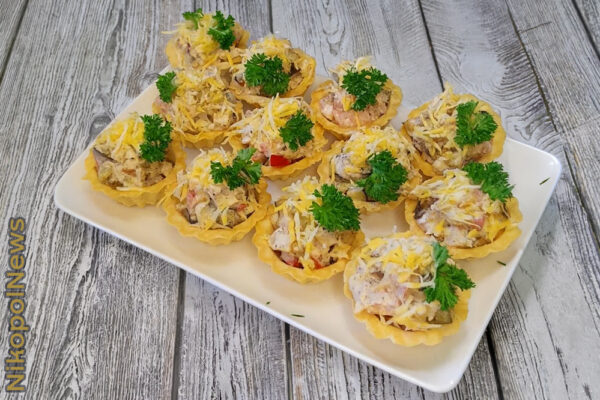 Рецепт дня: «Салат з куркою, баклажанами та грибами в тарталетках»