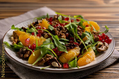 Рецепт дня: «Різдвяний салат з апельсинами, гранатом і горіхами»