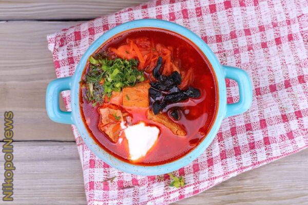 Рецепт дня: «Борщ з чорносливом і квасолею»