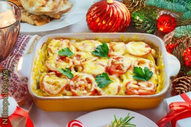 Рецепт дня: «Запечена картопля з куркою та помідорами»