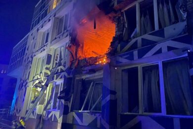 Нічна масована повітряна атака 5 січня: удари по лікарні та енергетиці, є загиблі, повністю знеструмлено місто – все, що відомо (фото)