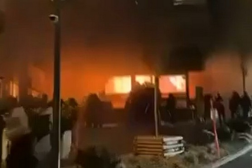 Багато загиблих і поранених: під час святкування Нового Року сталися вибух і пожежа в барі Кран-Монтана у Швейцарії (фото, відео) 1 Багато загиблих і поранених: під час святкування Нового Року сталися вибух і пожежа в барі Кран-Монтана у Швейцарії (фото, відео)