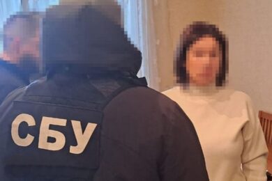 Запроваджувала «освітні стандарти РФ» у Макіївці – СБУ затримала колаборантку у Києві