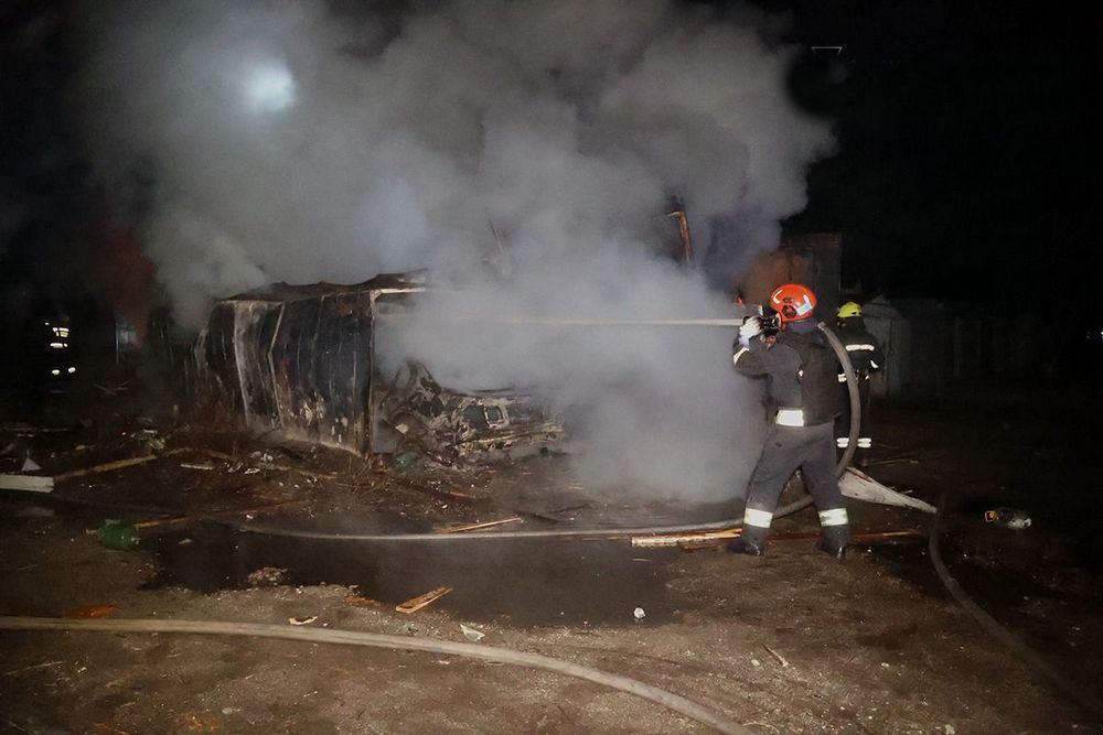 Нічна повітряна атака 10 січня: знову удари по енергетиці і цивільних об’єктах, є поранені – все, що відомо (фото) 1 Нічна повітряна атака 10 січня: знову удари по енергетиці і цивільних об’єктах, є поранені – все, що відомо (фото)