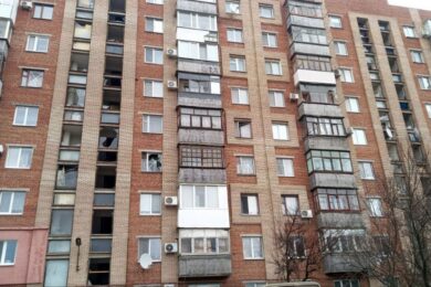 Троє загиблих, зростає кількість поранених, пошкоджено крамницю, транспорт – наслідки обстрілів Донеччини