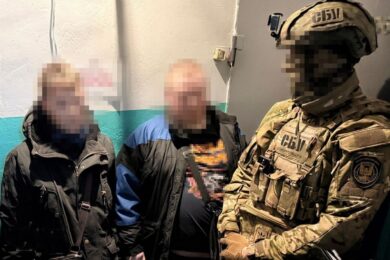 Готувалися підірвати поліцейських у Херсоні, а потім втекти до росії – СБУ затримала агентів ФСБ