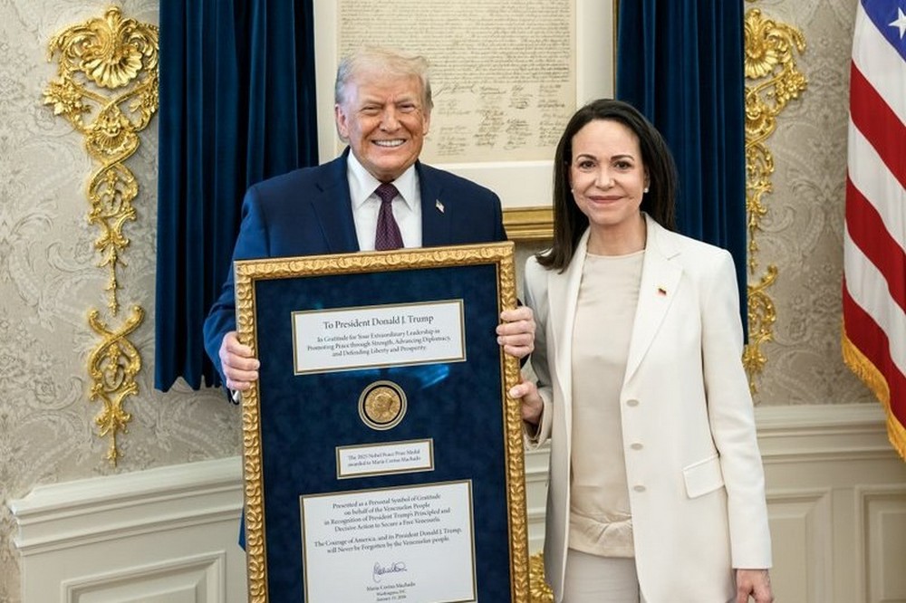 Трамп отримав премію миру від Мачадо і радіє немов дитина (відео) 1 Трамп отримав премію миру від Мачадо і радіє немов дитина (відео)