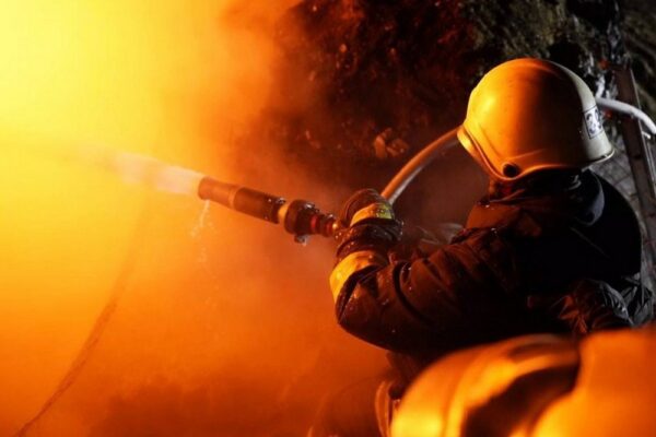 Нічна повітряна атака 17 січня: знову тисячі людей без світла і масштабні пожежі – все, що відомо (фото, відео)