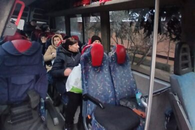 Безкоштовна евакуація із Запоріжжя до Львова і за кордон з можливістю забрати людей у Дніпрі, Кривому Розі, Олександрії – як скористатися послугою