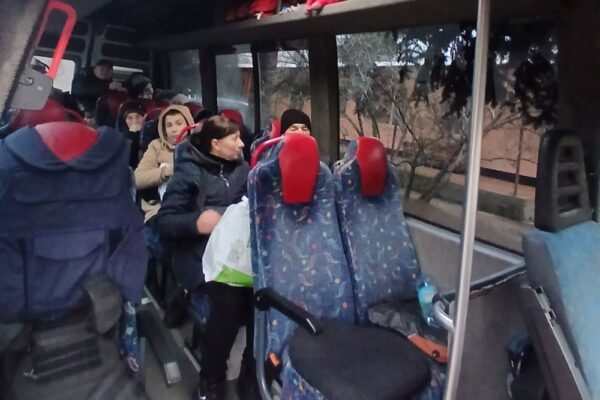 Безкоштовна евакуація із Запоріжжя до Львова і за кордон з можливістю забрати людей у Дніпрі, Кривому Розі, Олександрії – як скористатися послугою