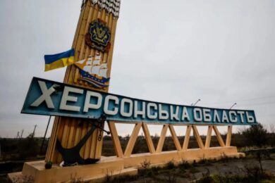 Армія рф дронами атакувала пункт видачі гумдопомоги на Херсонщині: є загиблий і поранені