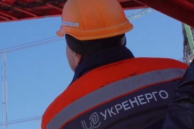 Запроваджують доплати енергетикам, які повертають світло, газ, тепло