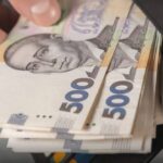Виплати ВПО у 2026 році: чи потрібно переофрмлювати, як не втратити, що робити, якщо скасували – відповіді на 5 головних питань