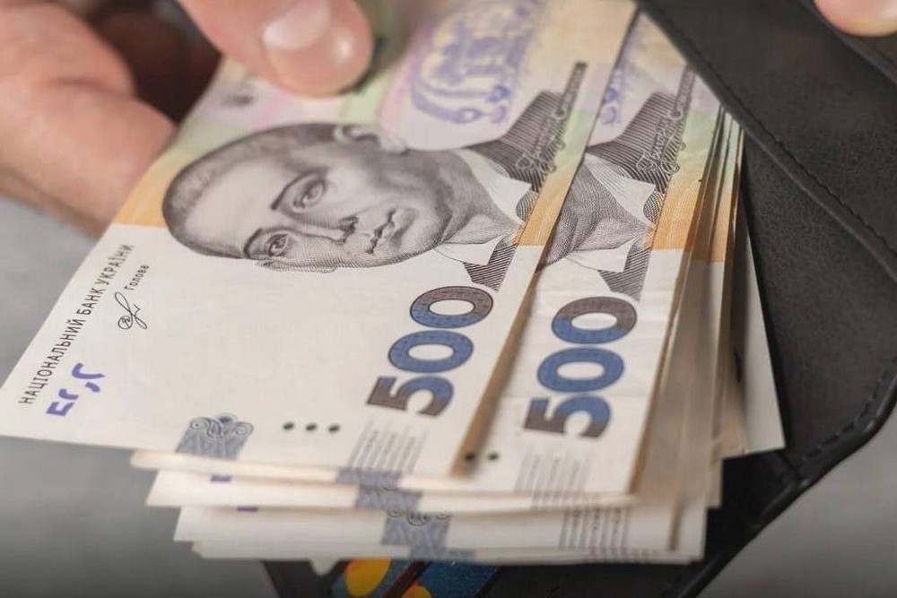 Виплати ВПО у 2026 році: чи потрібно переофрмлювати, як не втратити, що робити, якщо скасували – відповіді на 5 головних питань