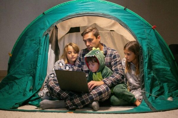 «Разом ми сильніші»: допомогу жителям Києва пропонують мешканці передмістя столиці