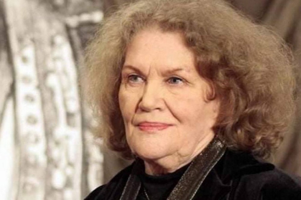 В квартирі +8: Ліна Костенко мерзне разом із сусідами у багатоповерхівці Києва (відео)