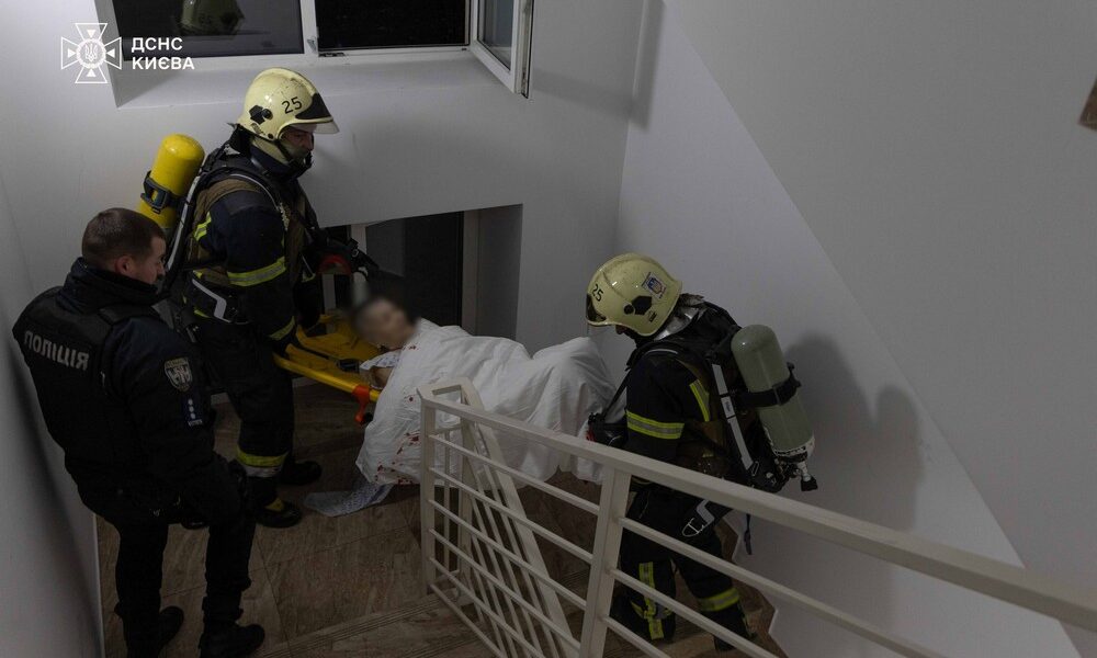 Ворог вдарив по лікарні у Києві: загинув пацієнт, є постраждалі (фото, відео)