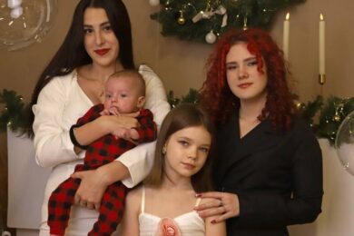 Втратили маму і брата, але змогли вижити: історія трьох сестер з Маріуполя