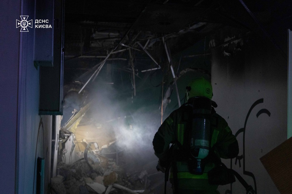 Ворог вдарив по лікарні у Києві: загинув пацієнт, є постраждалі (фото, відео)