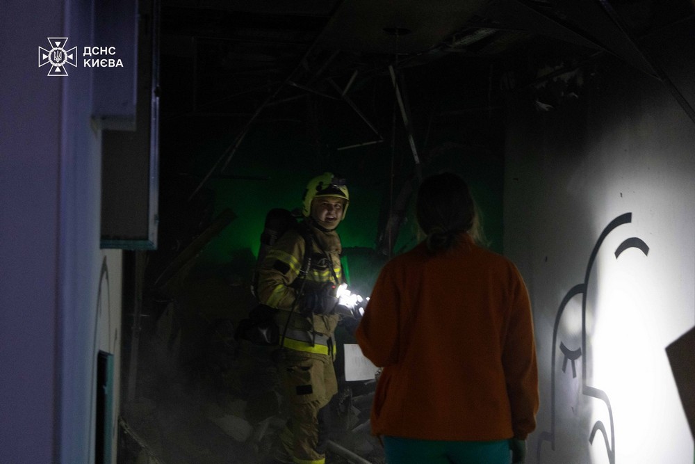 Ворог вдарив по лікарні у Києві: загинув пацієнт, є постраждалі (фото, відео)