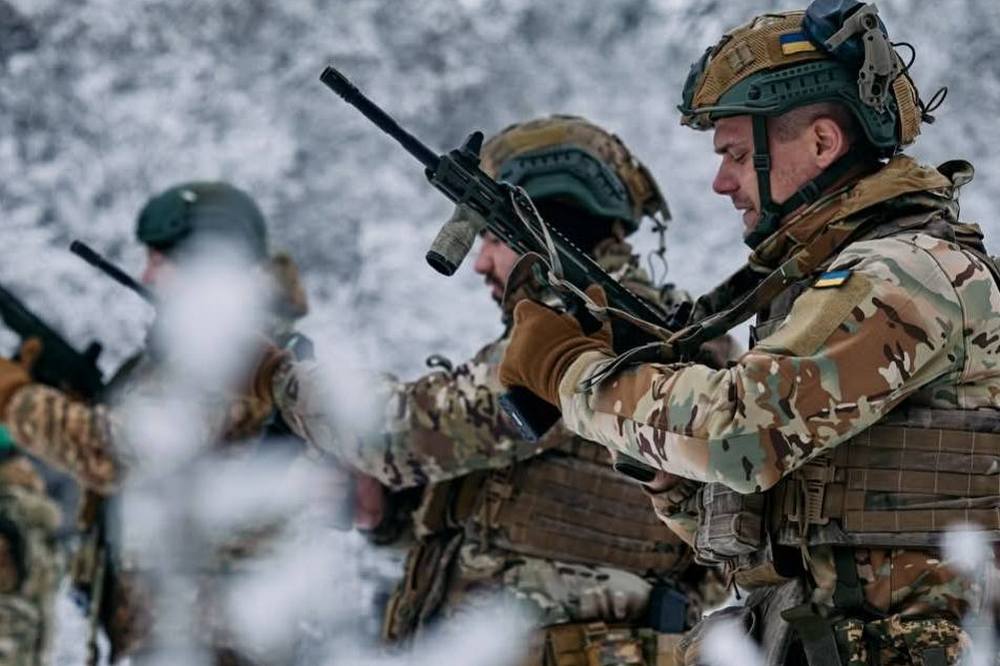 Обстановка на фронті 10 січня: ворог просунувся біля двох населених пунктів на Донеччині, втра-тив 880 солдатів за добу