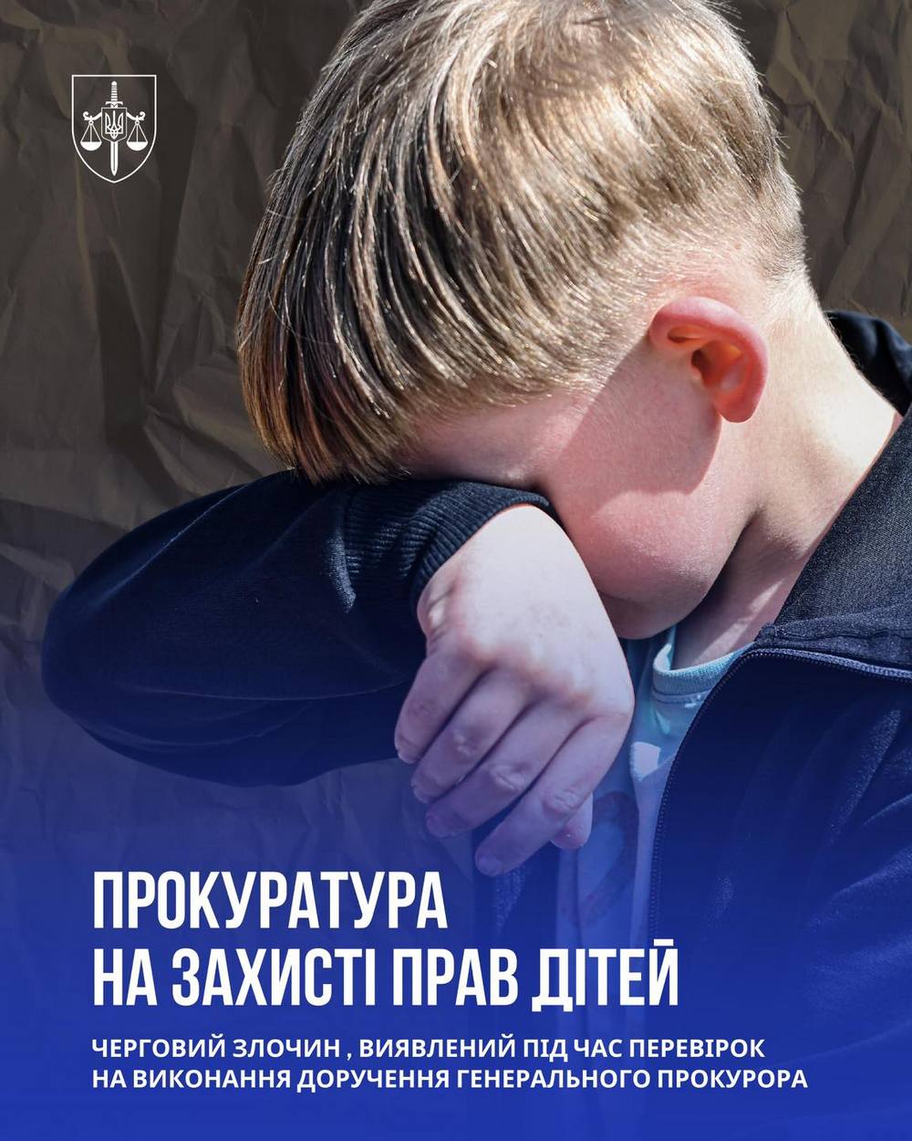Морила голодом, била, змушувала спати в туалеті без одягу 9-річного сина – в Києві повідомили про підозру горе-матері